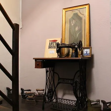 Hostel Arty *